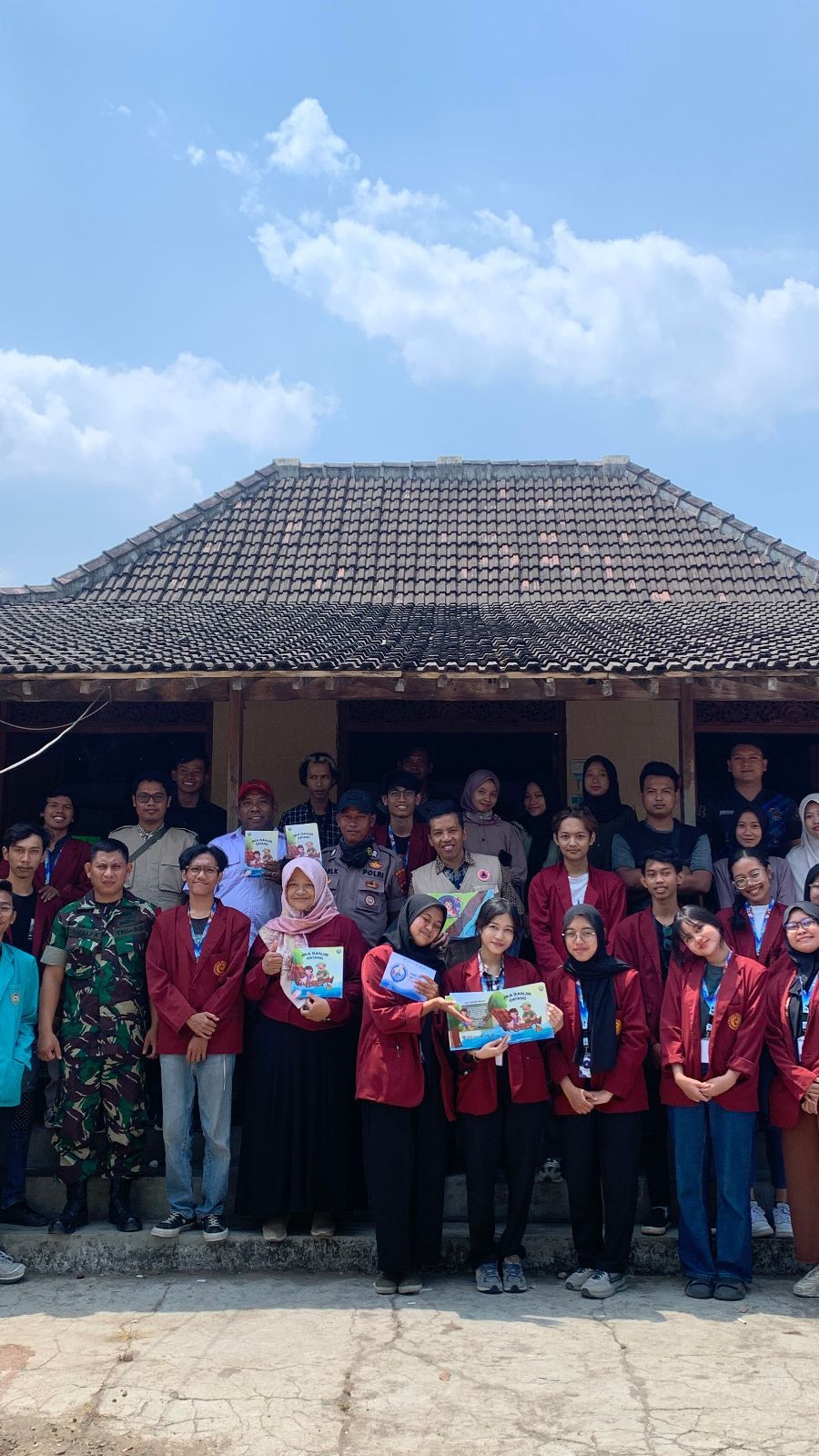 Jadi Langganan Banjir, Mahasiswa ISI Solo Adakan Kegiatan Ini untuk Warga Desa di Sukoharjo