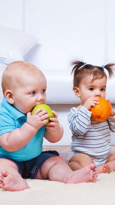 3 Cara Stimulasi Bayi Duduk & Ketahui Usia yang Pas Si Kecil Bisa Duduk