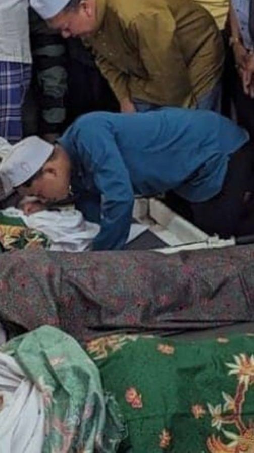 Berusaha Tegar, Pemuda Ini Jadi Imam Salat Jenazah Ortu dan 4 Adiknya yang Tewas Usai Kecelakaan