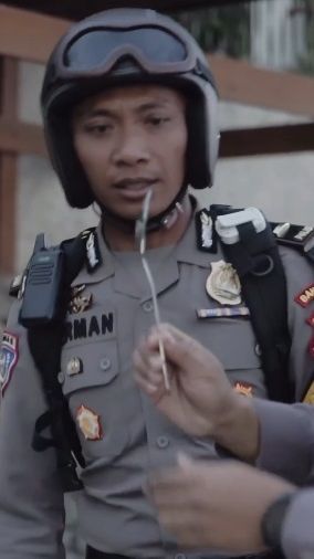 Terungkap, Ini Isi Tas Kapolri Jenderal Sigit yang Selalu Dijaga Ajudan