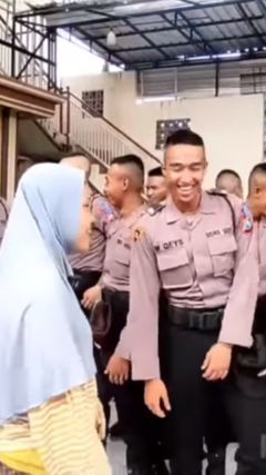 Puluhan Siswa SPN Sambangi Yayasan Aipda Purnomo yang Menampung OGDJ Untuk Menjadi Polisi Baik 'Dilatih Jadi Sosial'