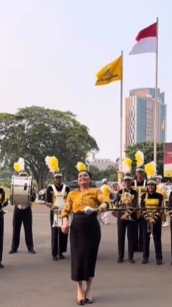 Momen Eks Model Cantik Istri Menteri Lihai Mainkan Tongkat Marching Band, Aksinya Ramai jadi Sorotan