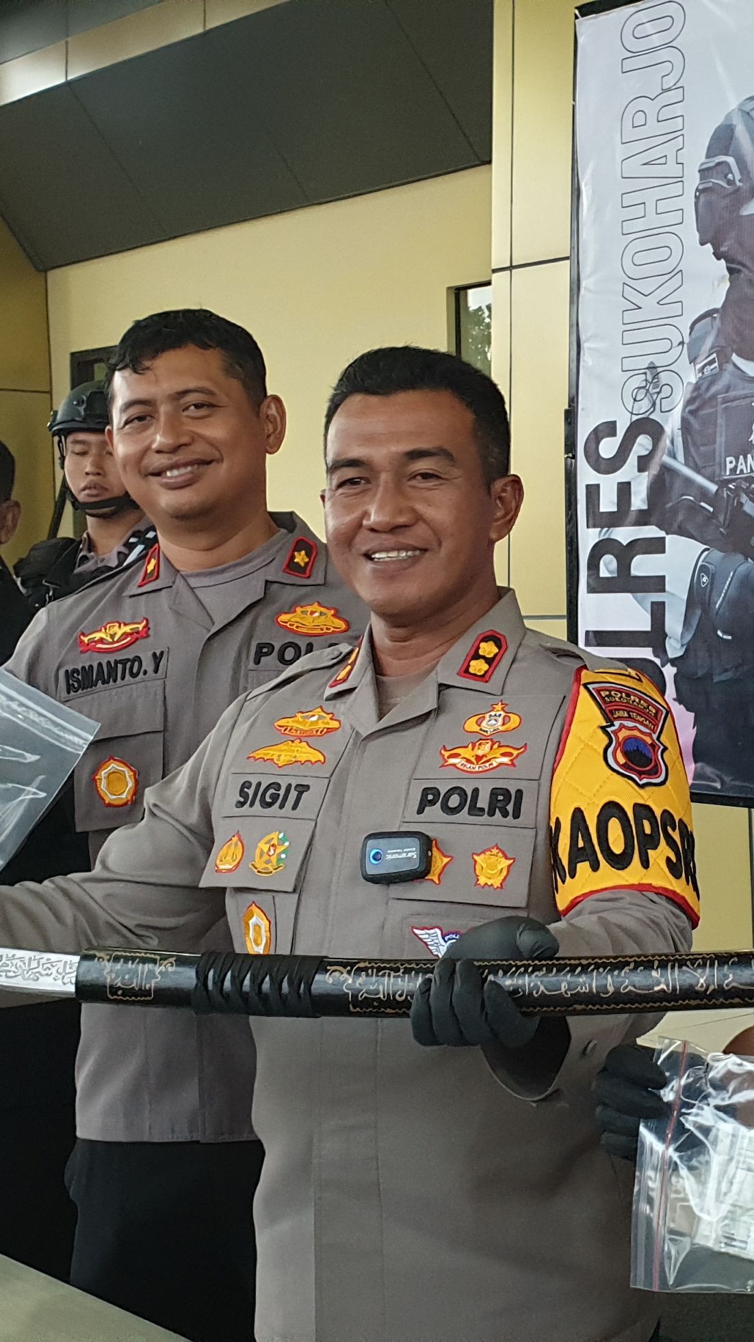 Polisi Tangkap Pembawa Katana di Kantor Bupati Sukoharjo