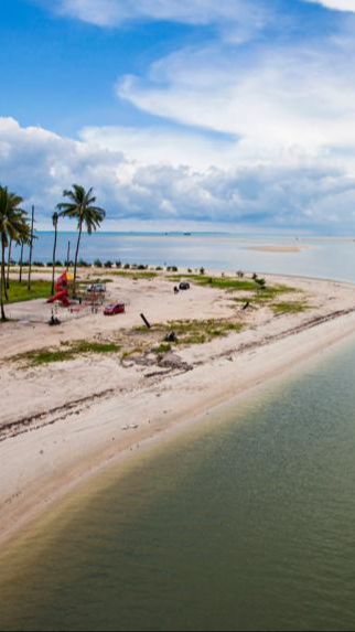 Mengunjungi Pantai Pasir Padi, Pesona Hamparan Pasir Putih di Bangka Belitung