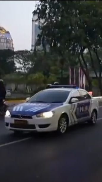 Patwal Polisi Terobos Iring-iringan KTT ASEAN Ternyata Mau Amankan Jalan Jokowi, ini Penjelasan Dirlantas Polda Metro