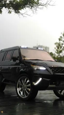 Viral Aksi Emak-Emak Pengendara Mobil Fortuner Angkat Pembatas Jalan, Nekat Putar Balik di Tol Palembang