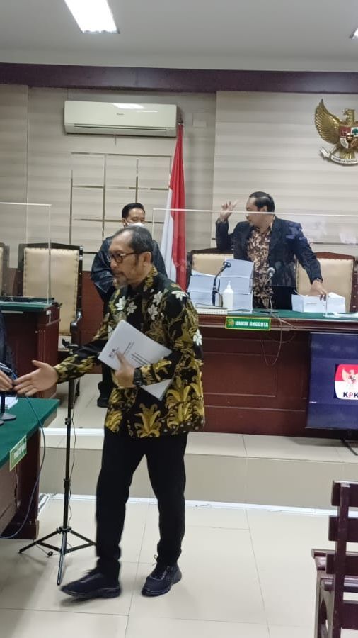 Korupsi Dana Hibah, Politikus Golkar Ini Terdiam Usai Dituntut 12 Tahun Penjara