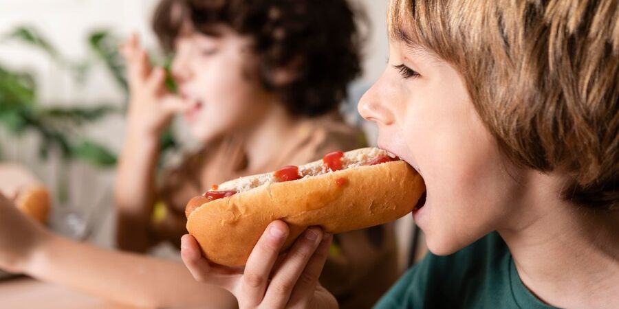 Pola Makan yang Harus Dihindari Anak Demi Menjaga Kesehatan Ginjal