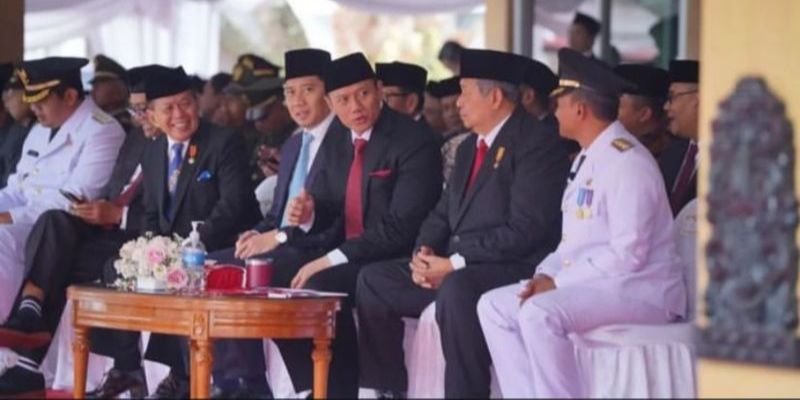 SBY Ajak Ratusan Teman Seangkatan Akmil Upacara HUT RI di Pendopo Pacitan