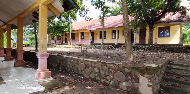 Bakal Dibangun Bendungan, Sekolah dan Deretan Rumah Penduduk Ini Kosong Sampai Terbengkalai