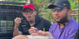 Anak Buah Prabowo Subianto Naik Mobil Bak Terbuka Sambil Makan Gorengan bareng Teman-Teman, Aksinya Tuai Sorotan