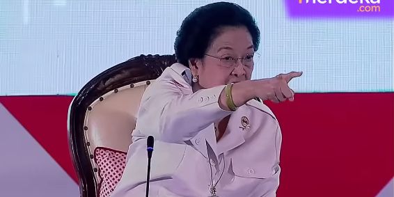 Momen Megawati Tunjuk-Tunjuk Jenderal TNI, Ngegas Sindir Kapolri Jika Polisi Berani Tangkap