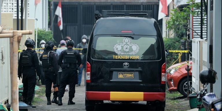 Densus 88 Antiteror Tangkap Dua Terduga Teroris di Jakarta Barat