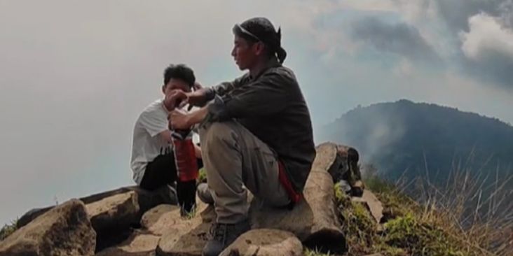 Ayah Ini Kenang Jaket 8 Tahun Lalu yang Biasa Dipakai untuk Antar Sekolah, Kini Dipakai untuk Naik Gunung Bareng Sang Anak