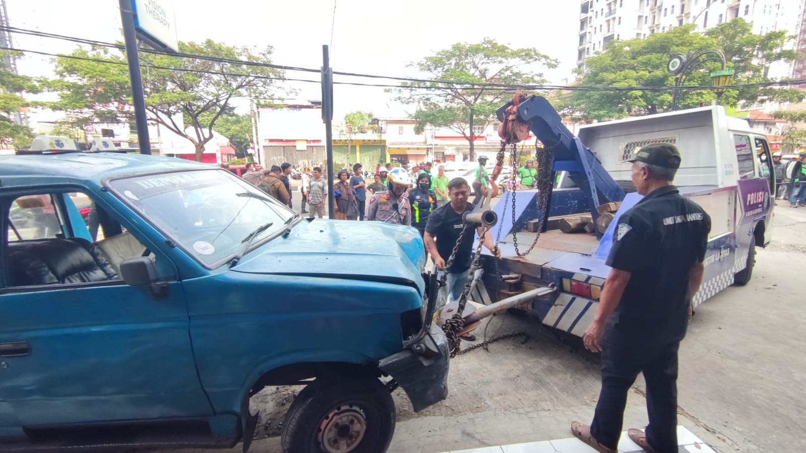 Lagi Tunggu Ojol di Trotoar, Warga Depok Tewas Ditabrak Angkot Ugal-ugalan