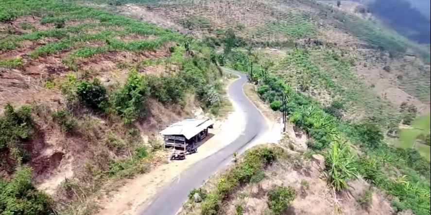 Seorang Sinden Buka Warung Nasi Kucing di Gunung Wilis, Laris Manis Ramai Pembeli