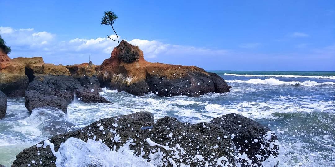 Bervakansi ke Pantai Padang Betuah Bengkulu, Sajikan Indahnya Alam Eksotis Mirip Tanah Lot Bali