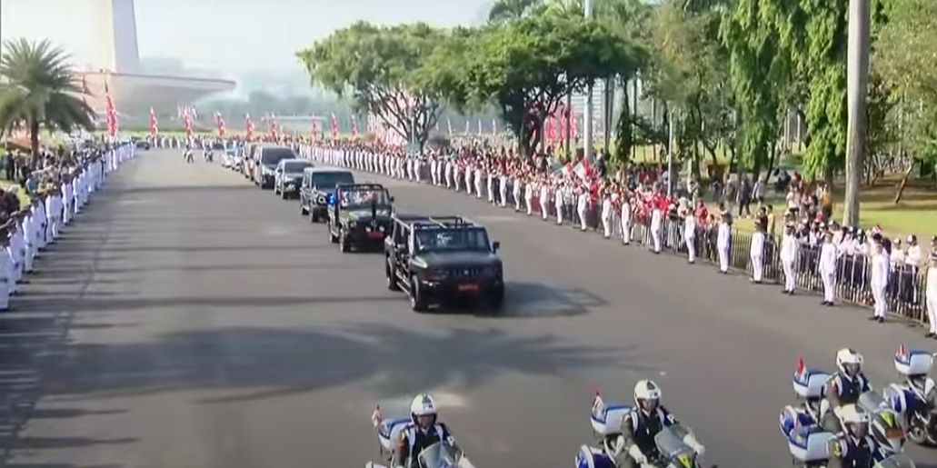 Dilepas Heru Budi dan Dibawa 'Maung', Bendera Pusaka Merah Putih Dikirab Menuju Bandara Halim