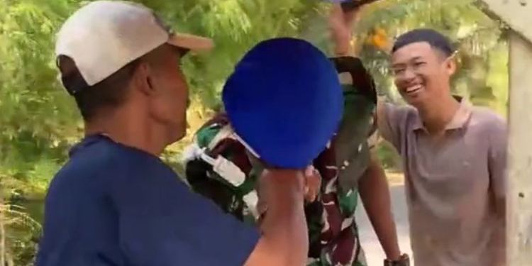 Momen Prajurit TNI Pulang dan Ucapkan Terima Kasih pada Ayahnya yang Seorang Penjual Batagor Ini Viral, Bikin Haru