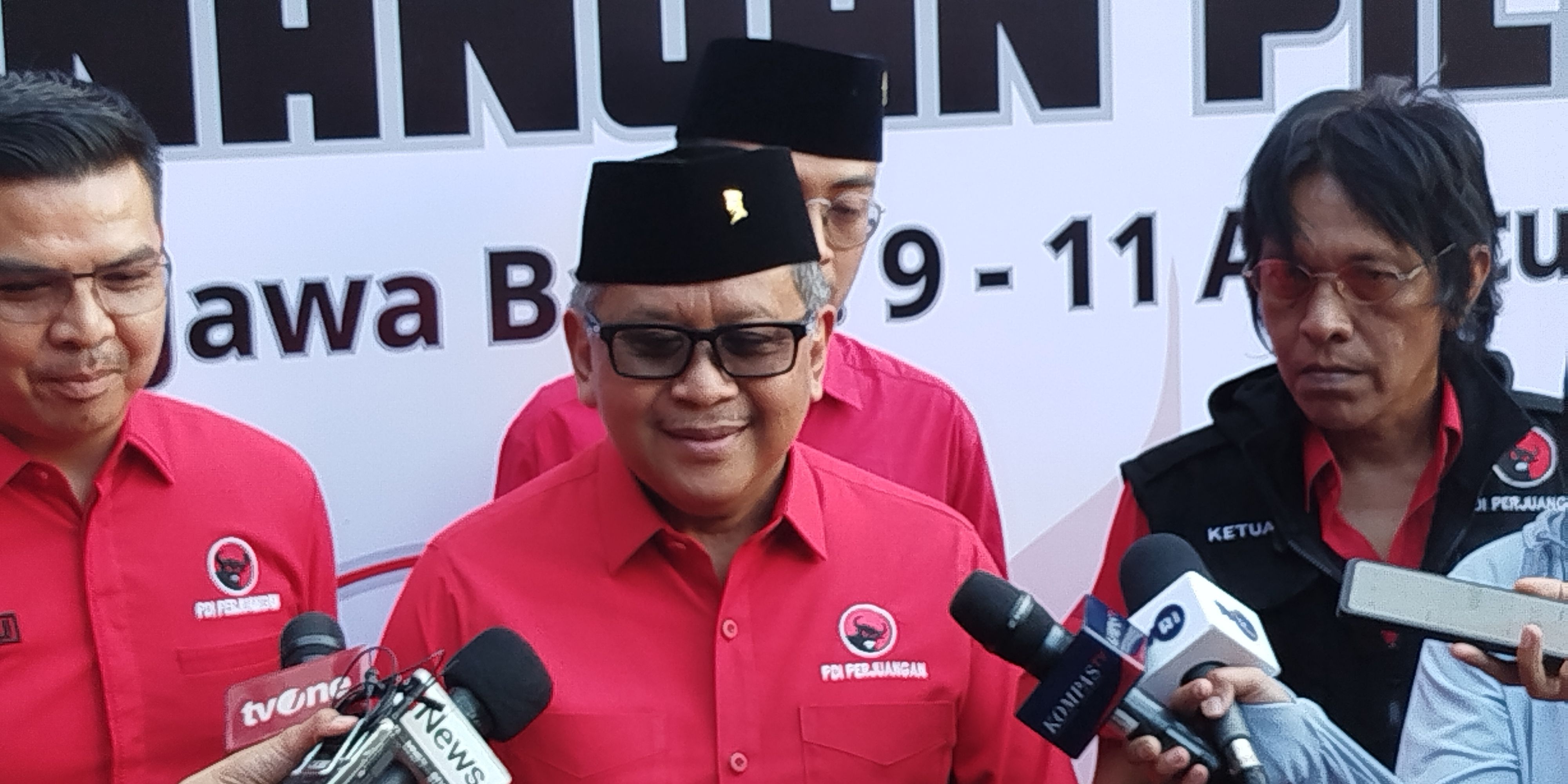 PDIP Terkejut Airlangga Mundur Tiba-Tiba dari Kursi Ketum Partai Golkar