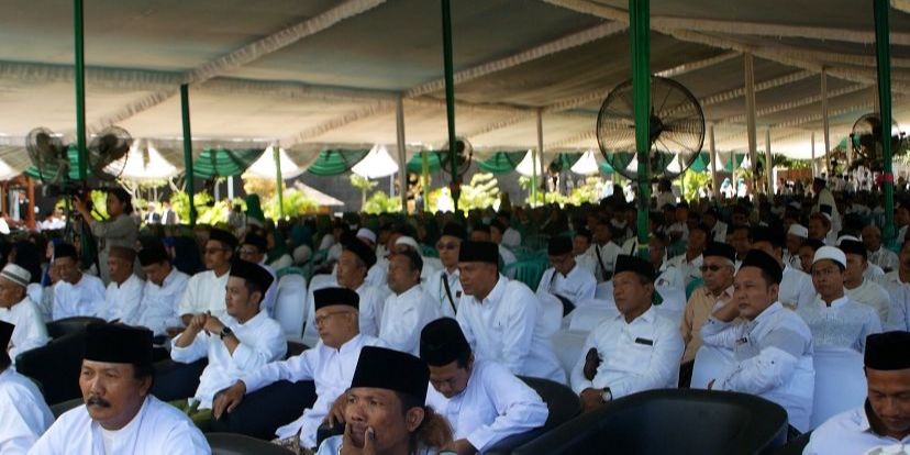 Janji Cak Thoriq-Ning Fika di Depan Kiai dan Guru Ngaji, Beri Bantuan untuk Pesantren Jika Menang Pilkada Lumajang