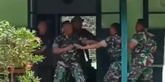 Prajurit TNI Berantem Banting-banting Piring, Ternyata Kejutan buat Komandan Lagi Ultah