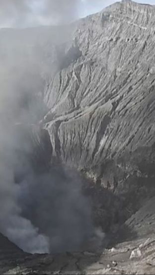 Penjelasan Taman Nasional Bromo Tengger Semeru Penyebab 'Lautan' Pasir Gunung Bromo