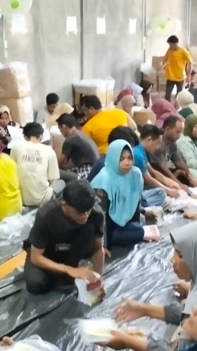 Polisi Bersenjata Kawal Pelipatan Surat Suara Pemilu di Gudang Logistik Rohil