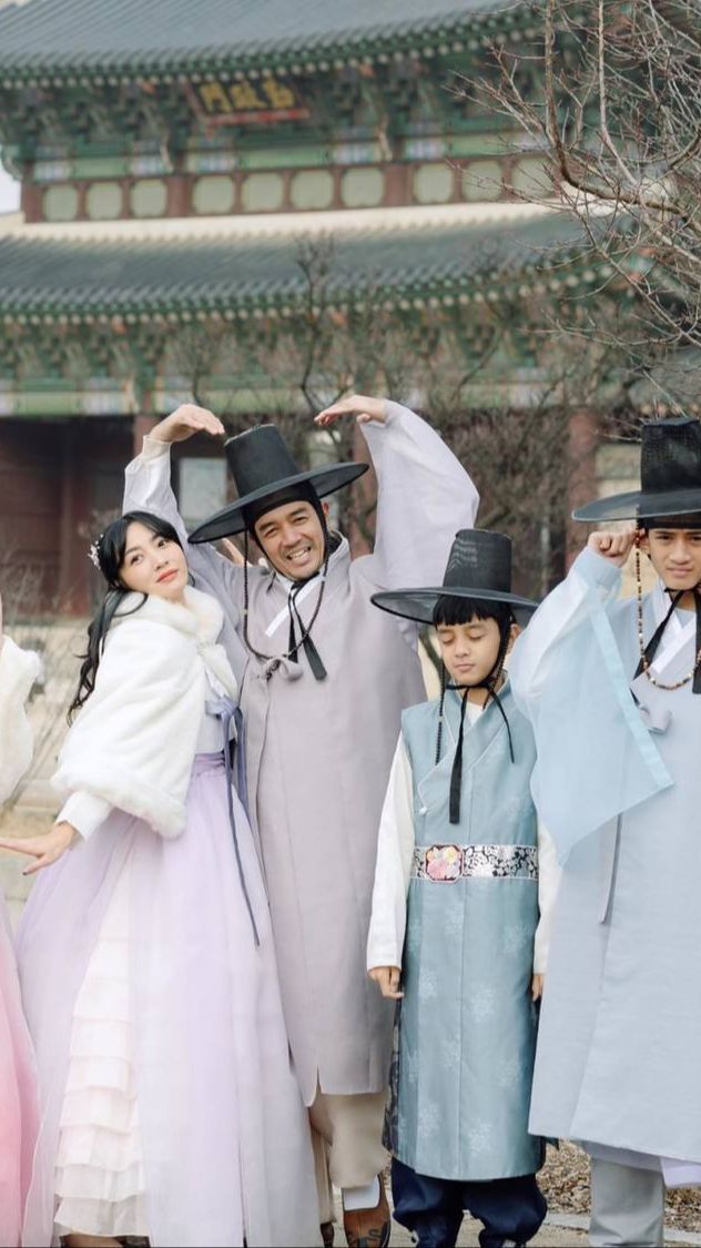 Good Looking Semua, Potret Hesti Purwadinata Liburan di Korea Selatan, Vibes ala Keluarga Kerajaan saat Pakai Hanbok