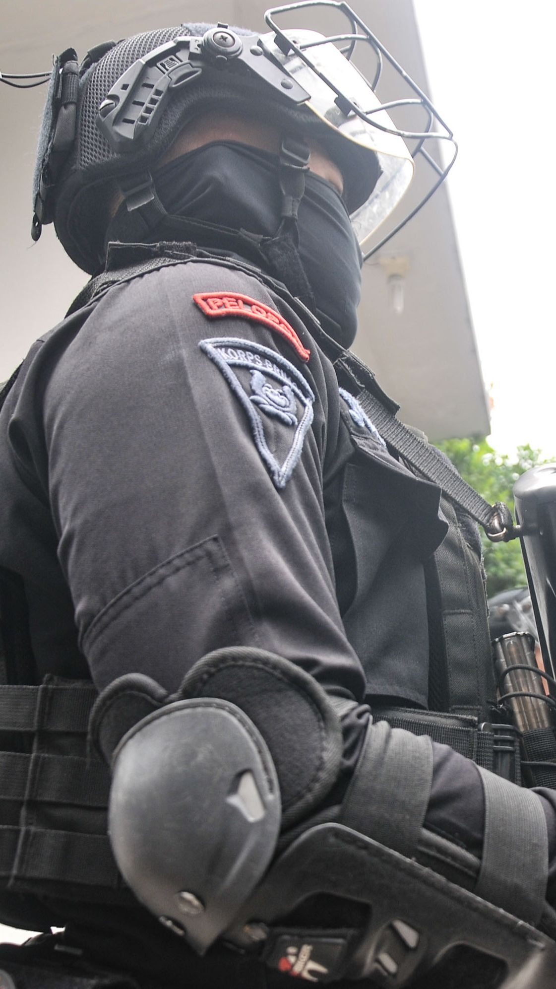 Jiwa Brigade Maksimal! Anggota Brimob 'Pasrah' Yel-tel Dipimpin Sosok Menggemaskan Tak Terduga