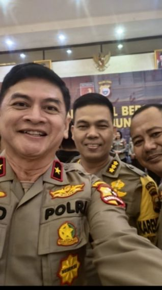 Gagah & Ganteng, Momen Brigjen Deni Dharmapala Ketemu Kawan Letting di Acara Perayaan Natal Bersama TNI-Polri