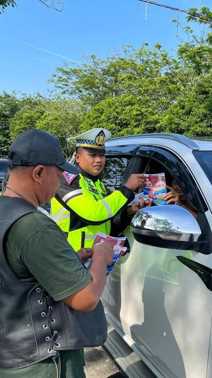 Gandeng Komunitas Motor Tua, Kasatlantas Polres Rokan Hulu Sampaikan Pesan Damai Pemilu 2024