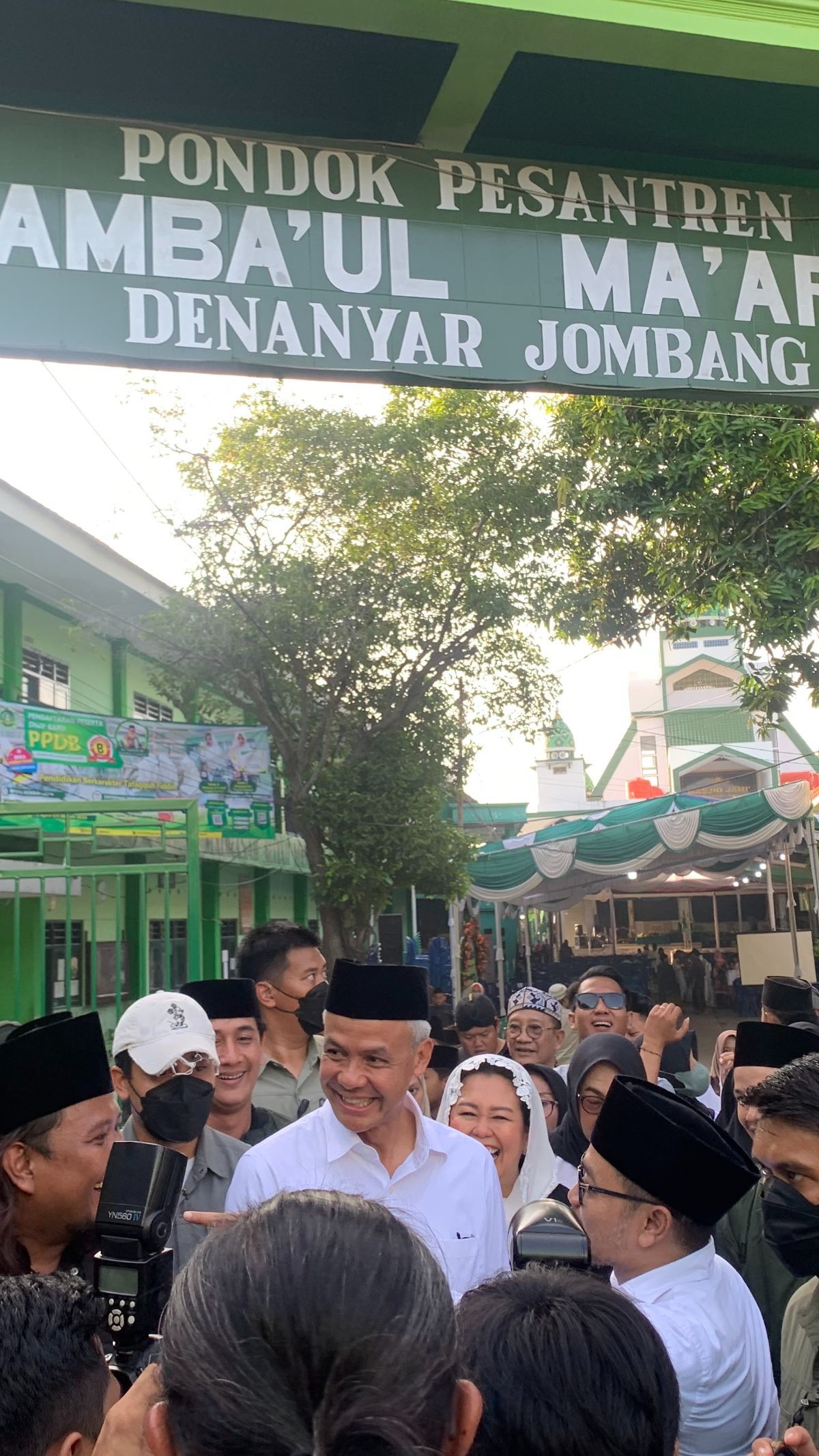 Saat Anies-Cak Imin dan Ganjar Kompak Kunjungi Ponpes Mamba'ul Ma'arif Jombang