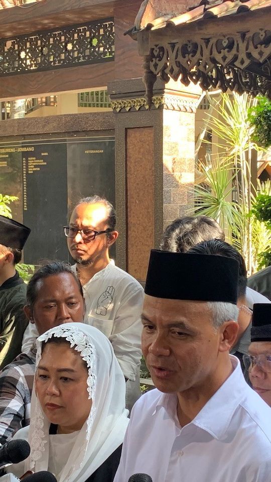 Ziarah ke Makam Gus Dur, Ganjar: Beliau Beri Semangat Jaga Pluralisme Dalam Politik