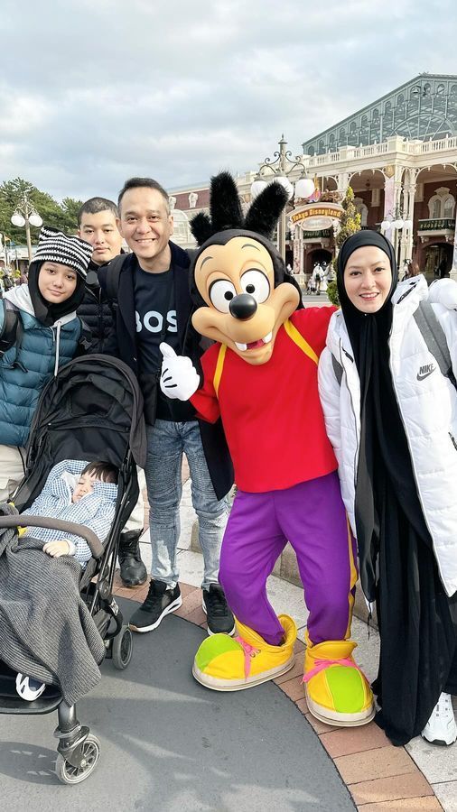 Foto-foto Keseruan Lyra Virna dan Keluarga saat Liburan ke Jepang, jadi Momen 'Quality Time' Bersama Anak-anak