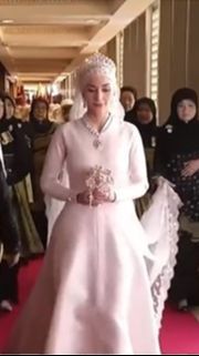 Foto Resepsi Mewah Royal Wedding Brunei Prince Mateen dan Anisha Rosna di Istana Nurul Iman, Sambil Menyapa Rakyat.