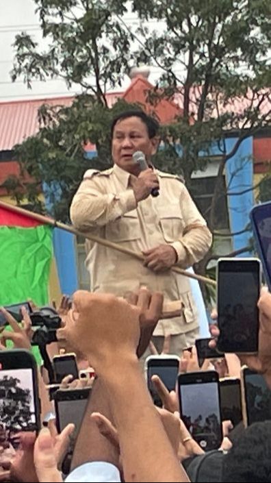 Kocak! Prabowo Curhat 'Keok' di Tangan Emak Emak, Peluk Cium Anak Anak