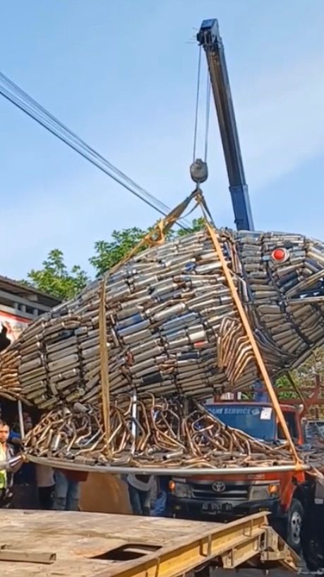 Viral Tugu Bandeng Raksasa di Pati Terbuat Dari Knalpot Brong, Begini Penampakannya