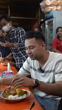 Berikut ini  9 Potret Artis Makan di Warteg,Terbaru Raffi Ahmad dan Menunya pun Kesukaan Kita-Kita