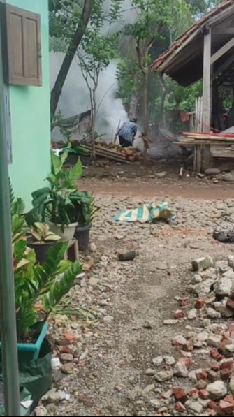 Viral Curhatan Wanita yang Keluhkan Kebiasaan Tetangganya, Bakar Sampah Setiap Hari hingga Bikin Napas Sesak