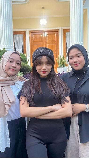 Potret Fuji Bareng Bestie yang Jadi Saksi Perjalanan Kariernya Sebagai Artis, Dekat Sejak 2018