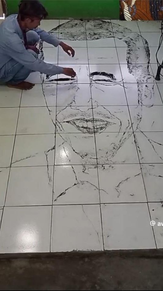 Pria Tukang Cukur Ini Gambar Jokowi dan Capres dari Serpihan Rambut, Hasilnya Keren Banget