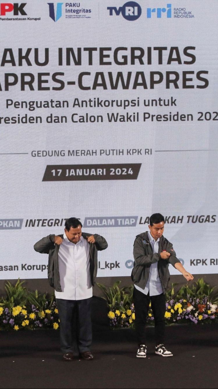 VIDEO: Gibran Sigap Bantu Prabowo Kenakan Jaket Pemberian KPK