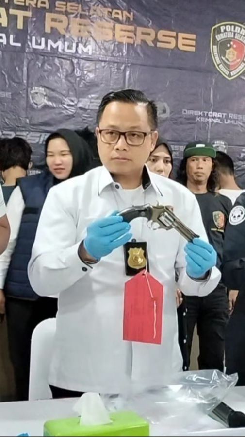 VIDEO: Jenderal Polisi Panggil Dua ABG Wanita Duel Pakai Celurit ke Ruang Kerja