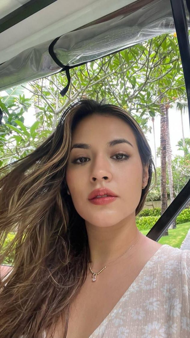 Natural Tanpa Filter, 8 Foto Selfie Terbaru Raisa Yang Cantiknya Sampai ke Pori-Pori