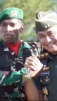 ⁠Prada TNI Berani-beraninya Pegang Pundak Mayjen Iwan Setiawan, Awalnya Sempat Hadap-hadapan Muka