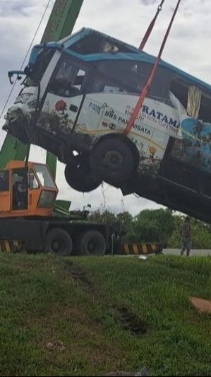 Korban Tewas Kecelakaan Bus Rombongan Siswa dan Guru SMAN 1 Sidoarjo di Tol Ngawi jadi 2 Orang