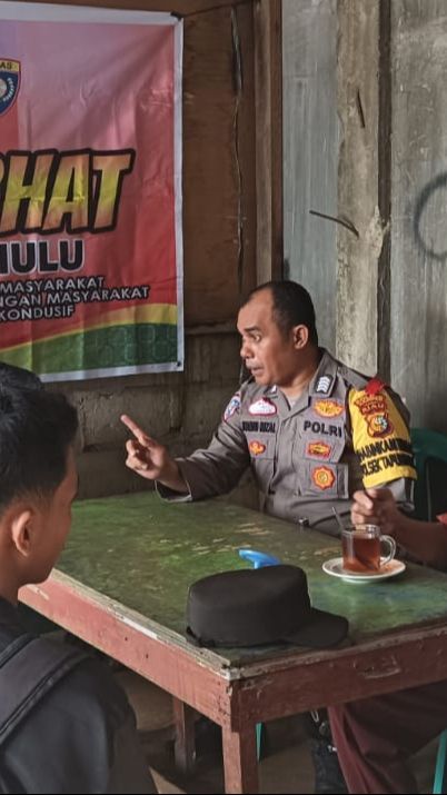 Polisi Kampanyekan Pemilu Damai sambil Dengar Curhatan Warga