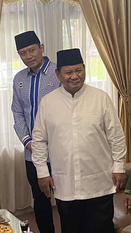 Heboh Capres Prabowo Subianto Buka Baju di Atas Panggung Saat Konser Dewa19, Langsung Tos Tangan ke Ahmad Dhani