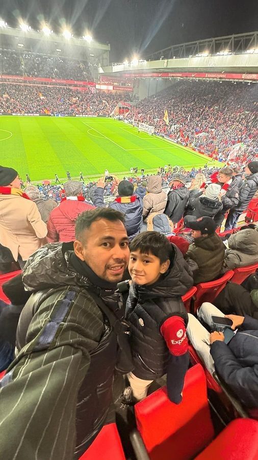 Nonton Langsung ke Stadion, ini 10 Momen Keseruan Raffi Ahmad dan Rafathar Saksikan Pertandingan Liverpool di Anfield